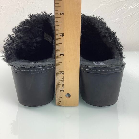 CROCS Black Suede Sherpa lined Clogs Mules women SZ 7 EUC - Picture 6 of 12